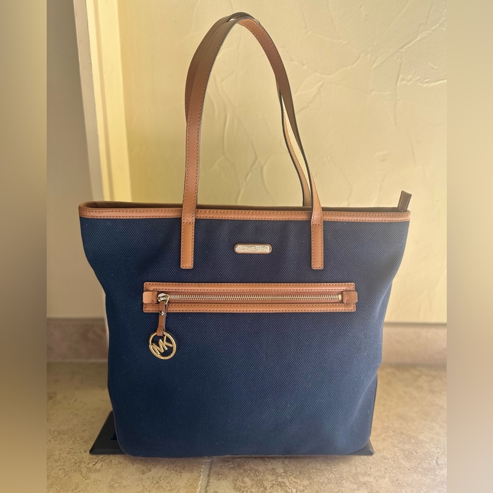 Michael kors navy blue and brown leather shoulder bag